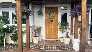 Exterior detail - staysolihull, large spacious corner house, (Solihull)