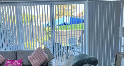 staysolihull, large spacious corner house,