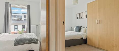 3 bedrooms, iron/ironing board, internet, bed sheets