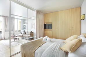 2 bedrooms, iron/ironing board, bed sheets