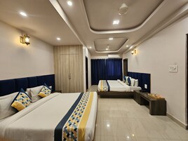 Family Room | Free WiFi