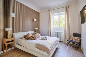 3 habitaciones, tabla de planchar con plancha y ropa de cama 