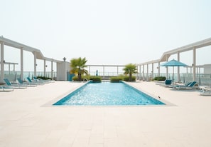 Pool - Oceanfront Apartment W Pool & Stunning Sea Views (Ras Al Khaimah)
