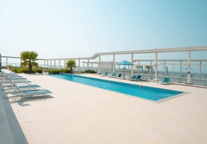 Pool - Oceanfront Apartment W Pool & Stunning Sea Views (Ras Al Khaimah)