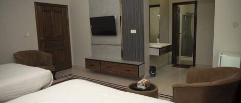 Family Room, City View | Free WiFi