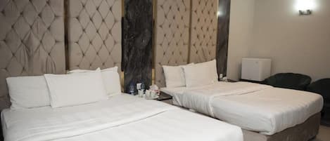 Chambre Familiale, vue ville | Wi-Fi gratuit