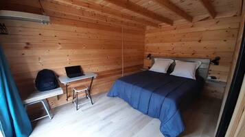 2 slaapkamers, een strijkplank/strijkijzer, wifi, beddengoed