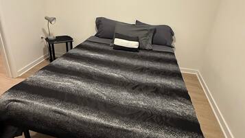 1 chambre, fer et planche à repasser, Wi-Fi gratuit, draps fournis