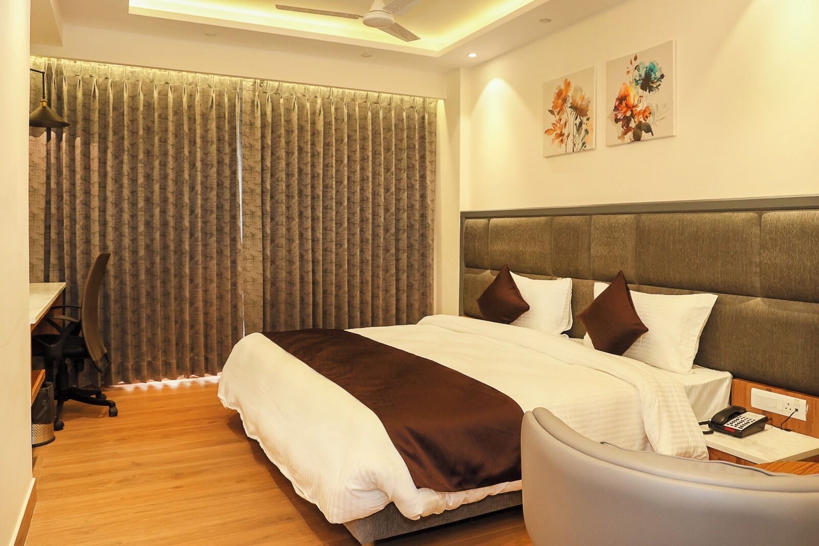 Blendingsgardiner, strykejern/-brett og wi-fi (inkludert)