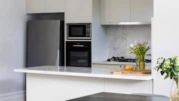 Casa, 3 habitaciones, piscina privada, vistas al jardín | Interior