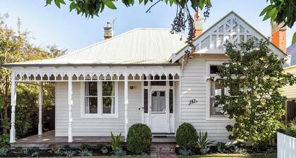 Brighton Designer Retreat Walk to Beach & Cafes