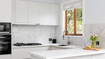 Talo, 3 makuuhuonetta, yksityinen uima-allas, näköala puutarhaan | Sisätilat