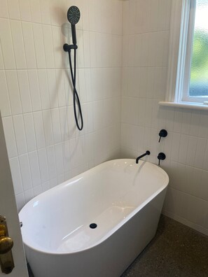 House, 3 Bedrooms, Private Pool, Garden View | Bathroom - Brighton Designer Retreat Walk to Beach & Cafes (Melbourne)