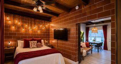Ocean View Balcony | 4 Min Walk to Beach | Romantic Theme