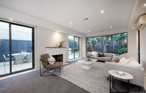 House, 4 Bedrooms, Accessible | Living room - Bayside 4 bed in Sandringham w Spa and Sunset Views (Melbourne)