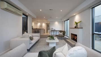 House, 4 Bedrooms, Accessible | Living room