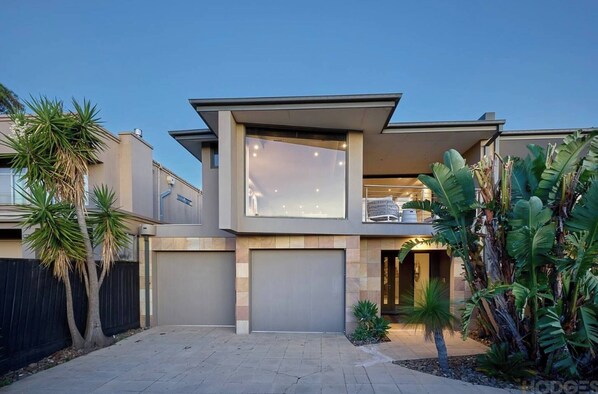House, 4 Bedrooms, Accessible | Front of property - Bayside 4 bed in Sandringham w Spa and Sunset Views (Melbourne)