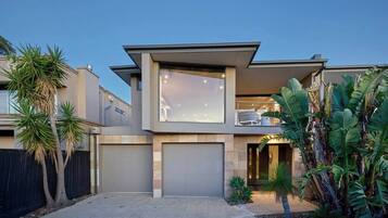 Rumah, 4 kamar tidur, akses difabel | Bagian depan properti