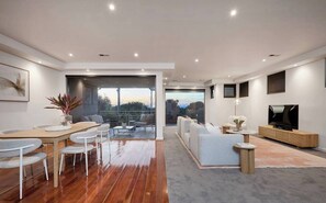House, 4 Bedrooms, Accessible | Living room