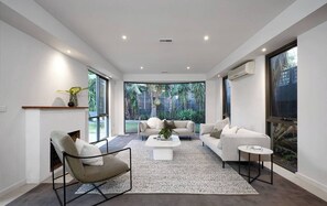 House, 4 Bedrooms, Accessible | Living room - Bayside 4 bed in Sandringham w Spa and Sunset Views (Melbourne)