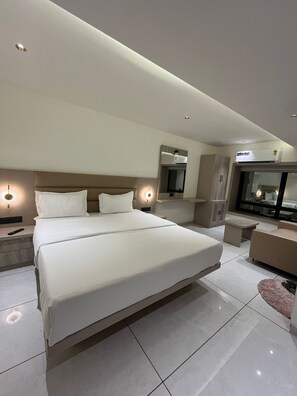 Deluxe Double Room, City View - Hotel Nexus One (Ahmedabad)