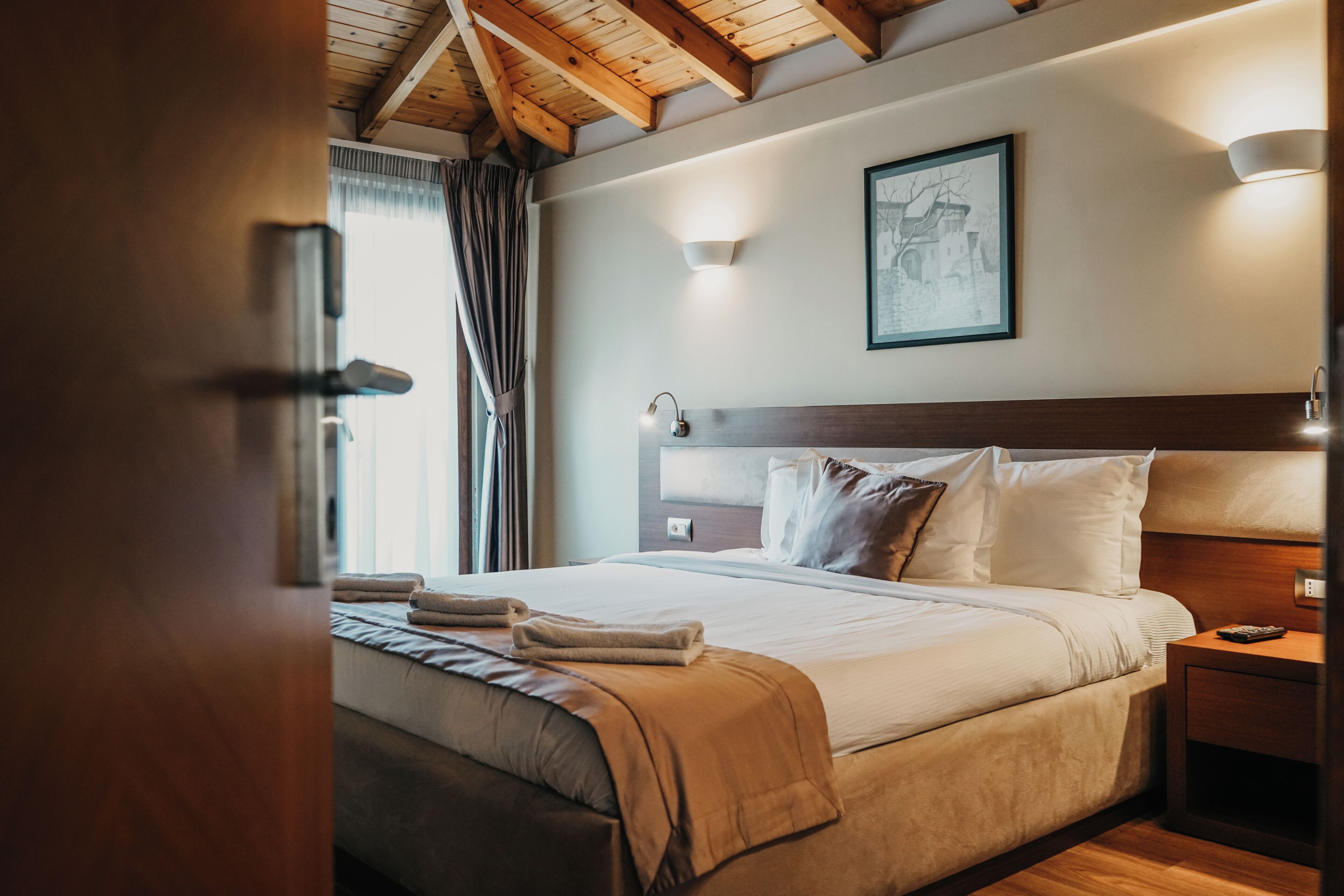 Deluxe Double Room | In-room safe, desk, soundproofing, iron/ironing board