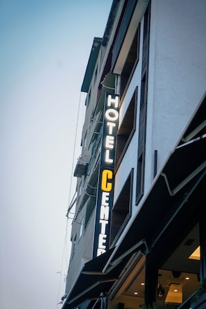 Front of property - Center Hotel (Gjirokastër)