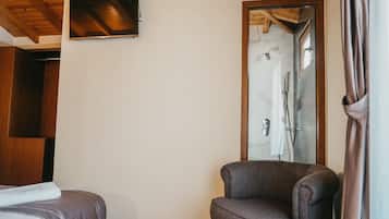 Een kluis op de kamer, een bureau, geluiddichte muren