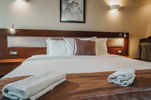 Caja de seguridad en la habitación y escritorio 