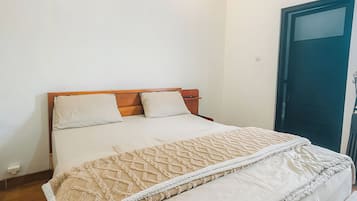 Deluxe Double Room, Mountain View | Desk, free WiFi