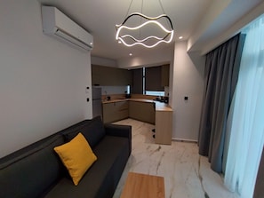 Junior Suite | Living area | 50-inch Smart TV with digital channels - Vardaris Apartments (Thessaloniki)