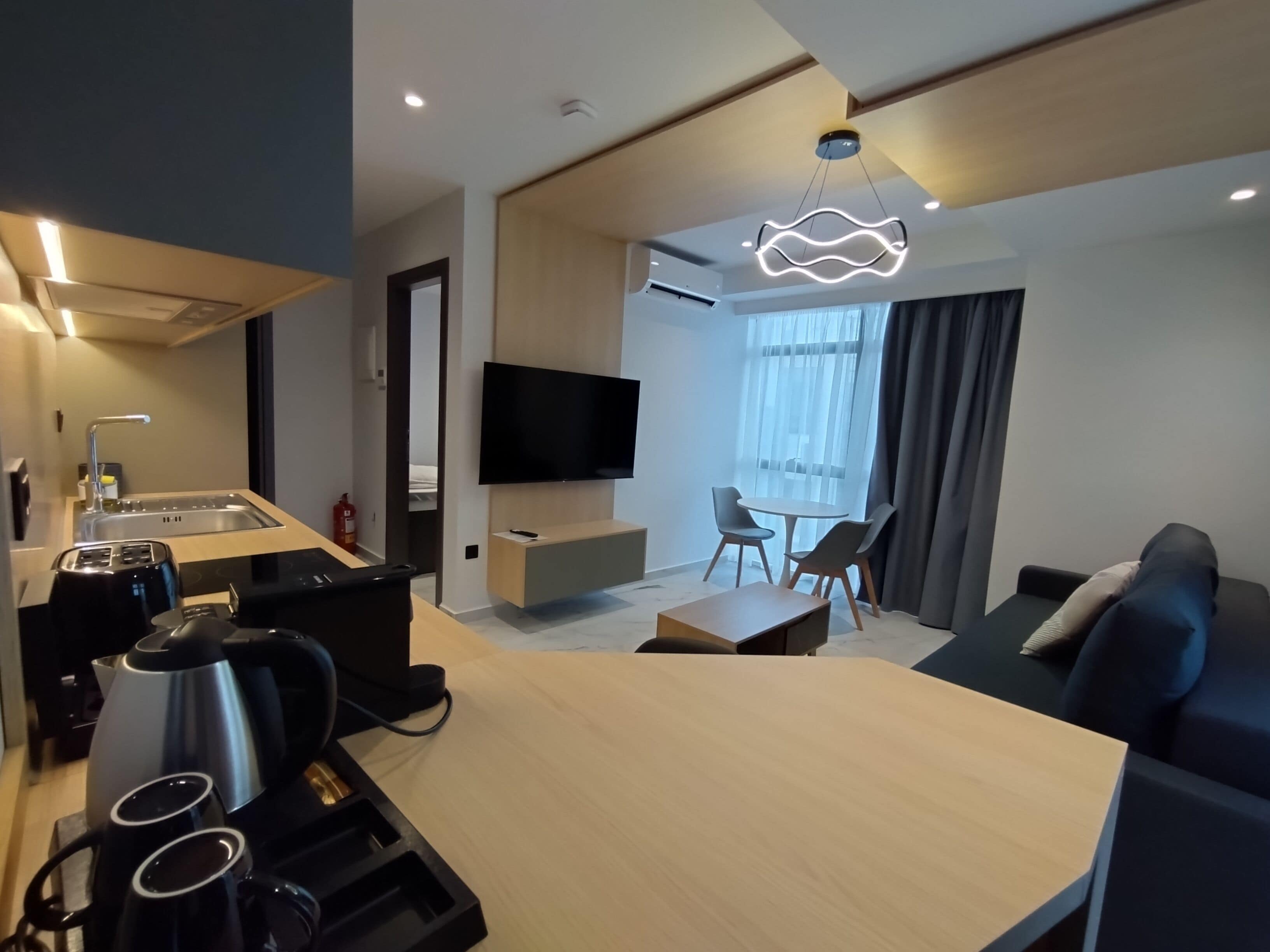 Deluxe Apartment | Ruang tamu | 50 inci sebuah televisyen pintar dengan digital 