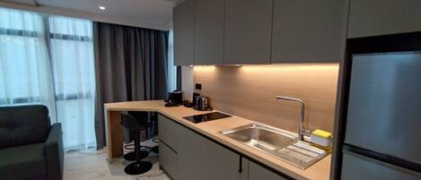 豪華公寓 | 起居區 | 50-吋智慧型電視,提供數位頻道