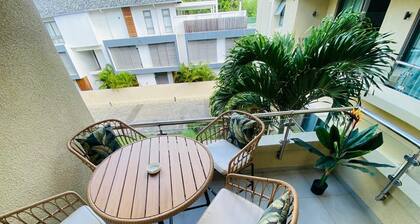 Lush Apartment with Picturesque Views, Air Conditioning, and Close to the Sea