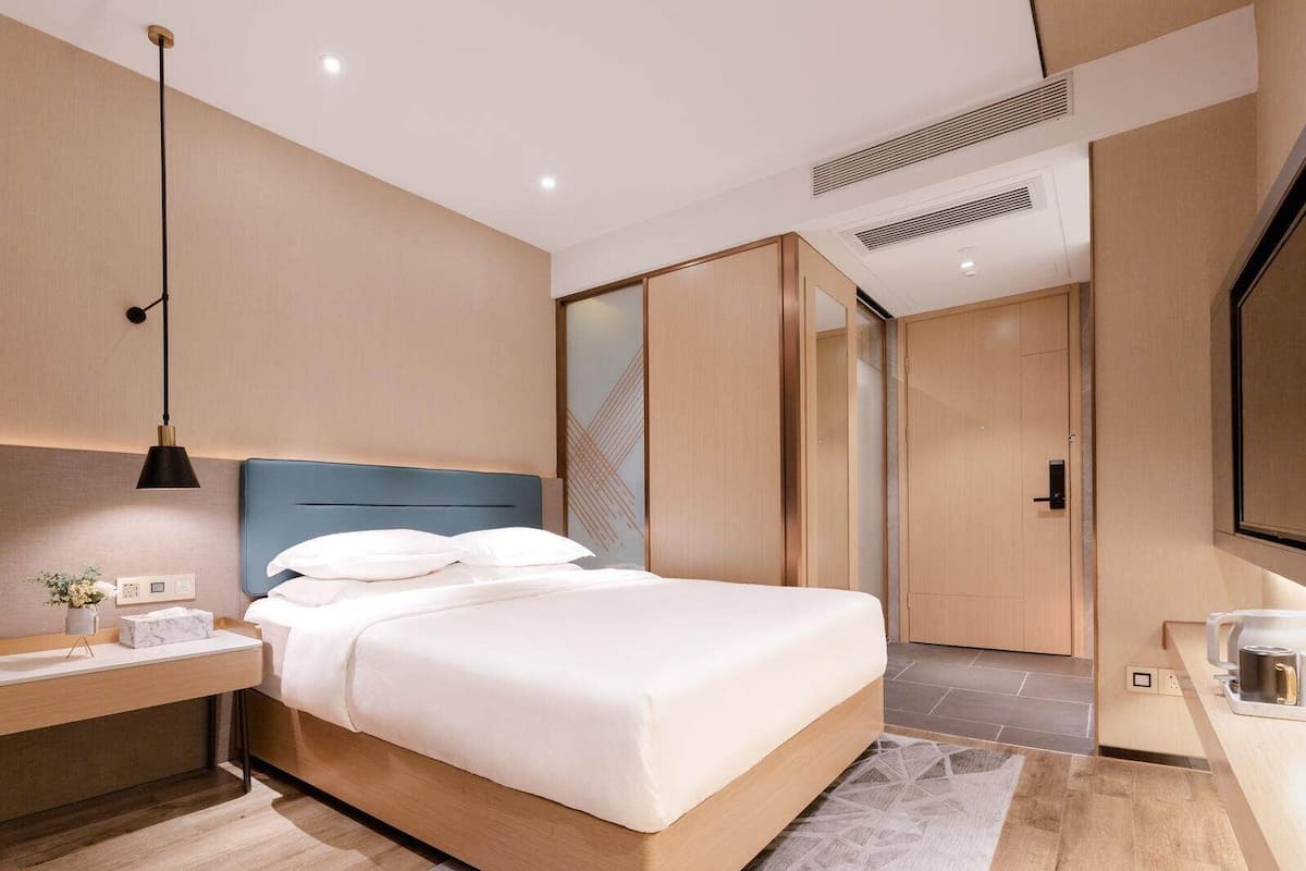 Classic Double Room, City View | Desk, laptop workspace, blackout drapes, soundproofing