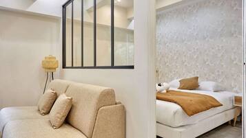 2 Schlafzimmer, Schreibtisch, Bügeleisen/Bügelbrett, Reisekinderbett