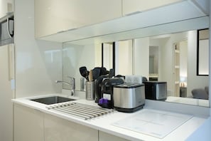Fridge, microwave, stovetop, dishwasher
