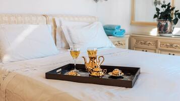 6 soverom, strykejern/-brett, internettilgang og sengetøy