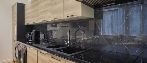 Fridge, microwave, stovetop, dishwasher