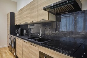 Fridge, microwave, oven, stovetop