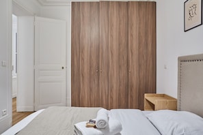 2 bedrooms, desk, iron/ironing board, free WiFi