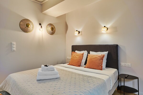 1 habitación, escritorio, tabla de planchar con plancha y wifi gratis 