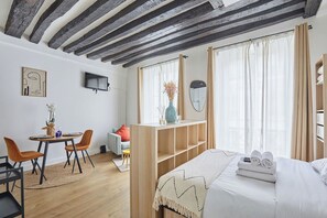 Iron/ironing board, internet, bed sheets - Lovely Studio - Center of Paris (Paris)