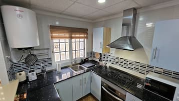 Frigorífic, microones, forn i placa de cuina