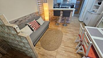 Televisor intel·ligent i llibres