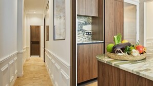A hallway with a wooden floor and a door at the end. - Superb Apartment on the Champs Elysees (Paris)