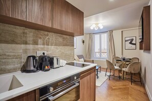 Fridge, microwave, oven, stovetop