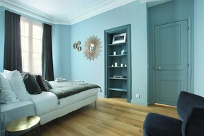 2 Schlafzimmer, Schreibtisch, Bügeleisen/Bügelbrett, Reisekinderbett