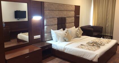 HOTEL THE SAFFRON PARK