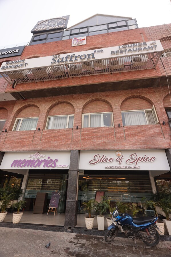 Front of property - HOTEL THE SAFFRON PARK (Panchkula)